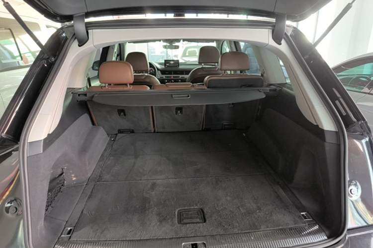 Used Audi Q7 2016 45 TFSI Technology Edition Trunk