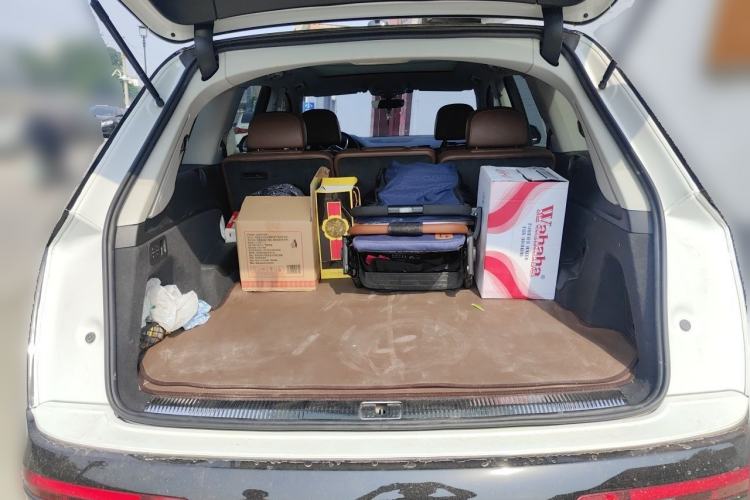 Used Audi Q7  Trunk