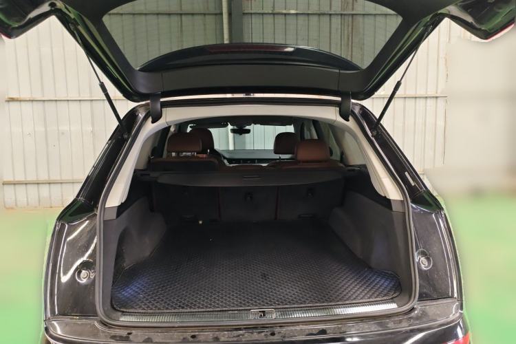 Used Audi Q7 2016 40 TFSI Comfort Model Trunk