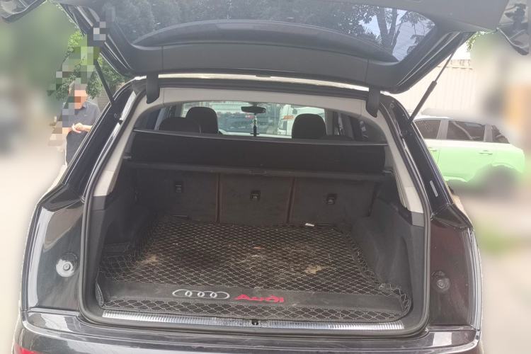 Used Audi Q7 2016 40 TFSI Comfort Model Trunk
