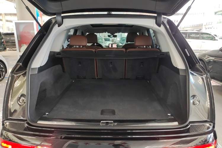 Used Audi Q7 2016 40 TFSI Comfort Model Trunk