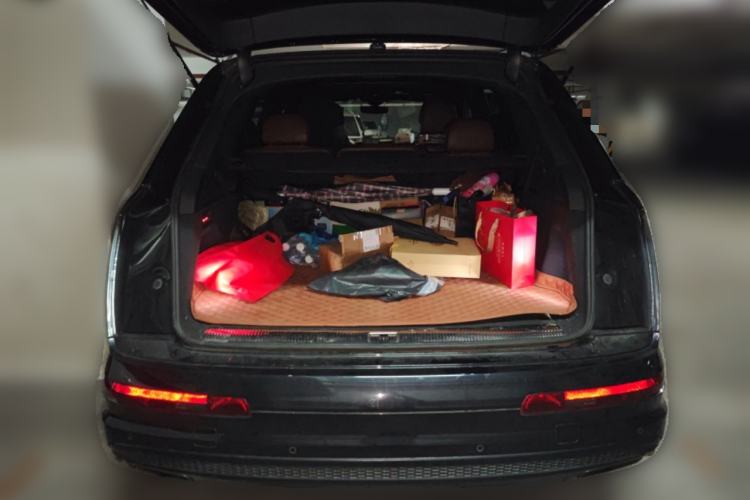 Used Audi Q7  Trunk