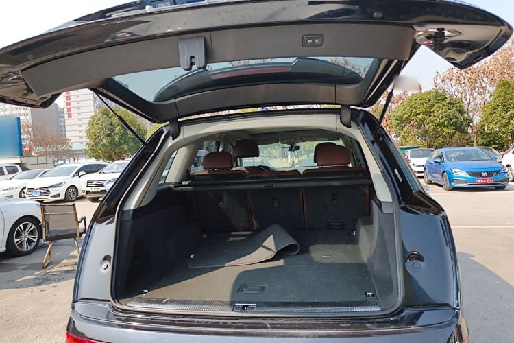 Used Audi Q7 2016 40 TFSI Comfort Model Trunk
