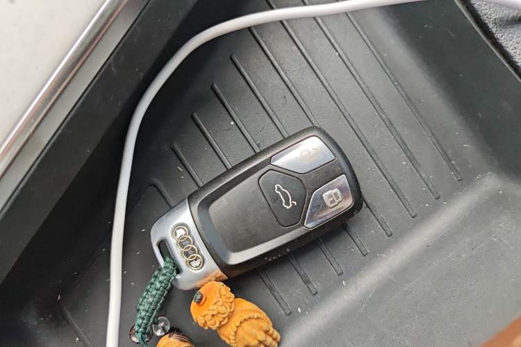 Used Audi Q7 2016 40 TFSI Comfort Model Vehicle Key