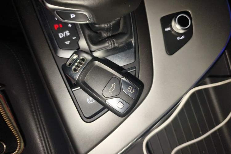 Used Audi Q7 2016 40 TFSI Comfort Model Vehicle Key