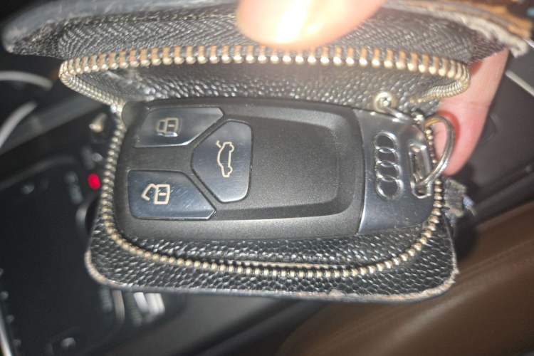Used Audi Q7 2016 40 TFSI Comfort Model Vehicle Key