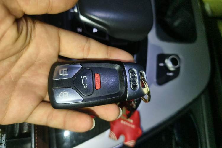 Used Audi Q7  Vehicle Key