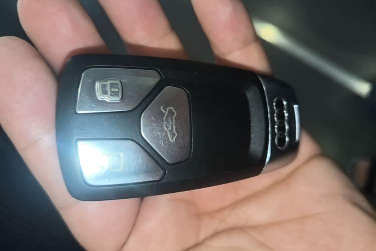 Used Audi Q7 2016 45 TFSI Technology Edition Vehicle Key