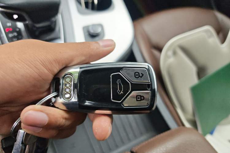 Used Audi Q7 2016 40 TFSI Comfort Model Vehicle Key