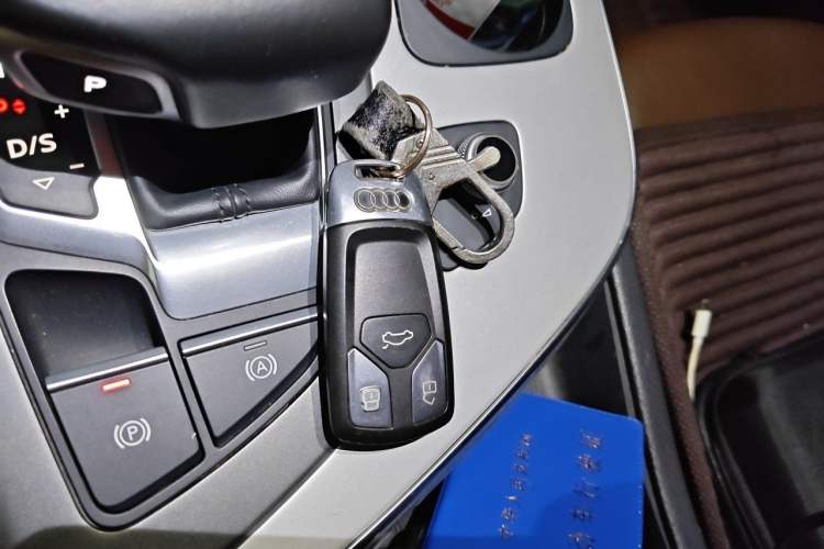 Used Audi Q7 2016 40 TFSI Comfort Model Vehicle Key