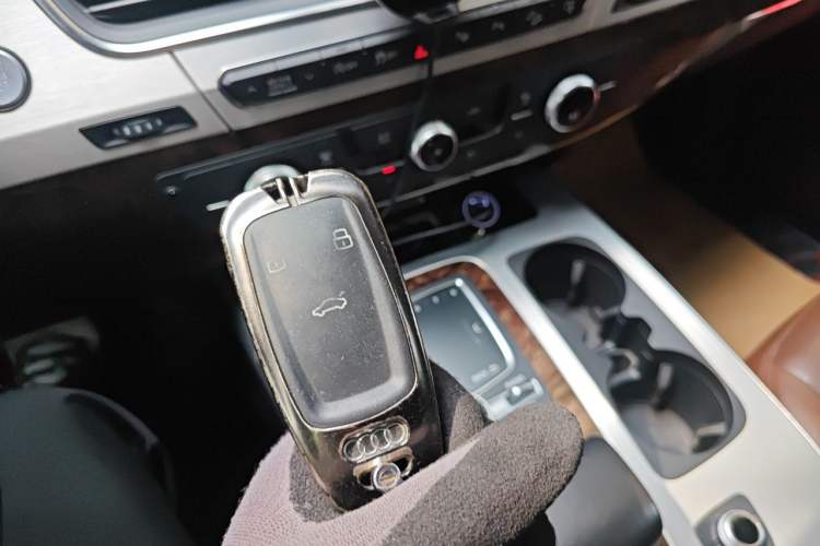Used Audi Q7 2016 40 TFSI Comfort Model Vehicle Key