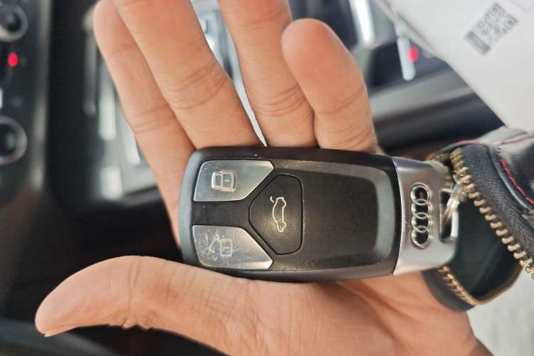 Used Audi Q7 2016 40 TFSI Comfort Model Vehicle Key