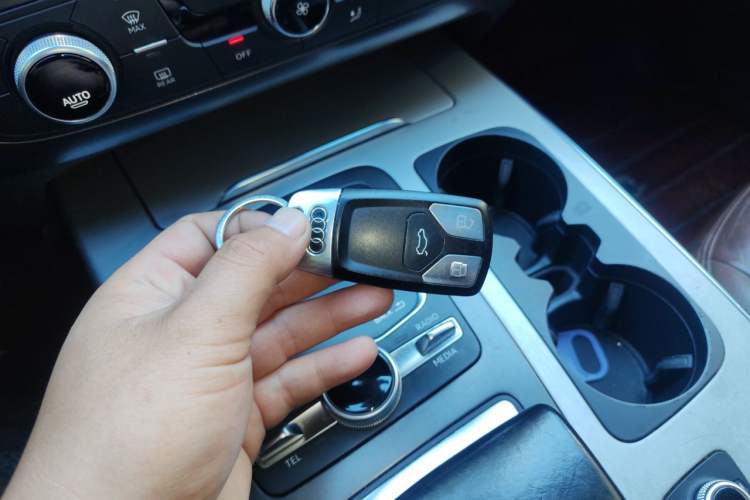 Used Audi Q7 2016 40 TFSI Comfort Model Vehicle Key