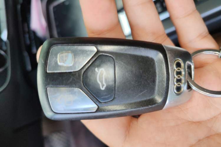 Used Audi Q7 2016 40 TFSI Comfort Model Vehicle Key