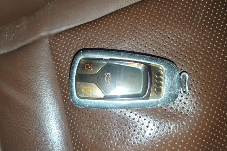 Used Audi Q7 2016 40 TFSI Comfort Model Vehicle Key