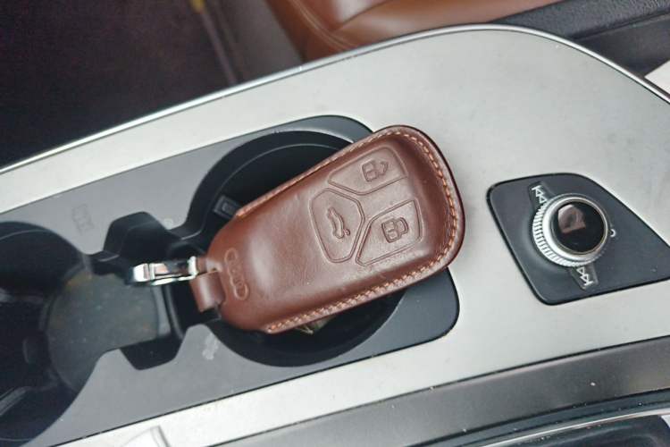 Used Audi Q7 2016 40 TFSI Comfort Model Vehicle Key