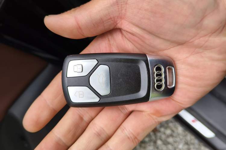 Used Audi Q7 2016 40 TFSI Comfort Model Vehicle Key
