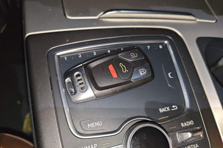 Used Audi Q7  Vehicle Key