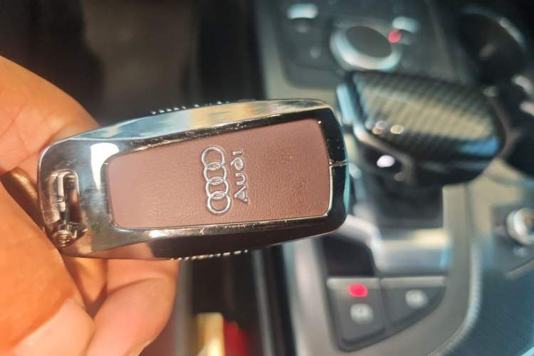 Used Audi Q7 2016 40 TFSI Comfort Model Vehicle Key