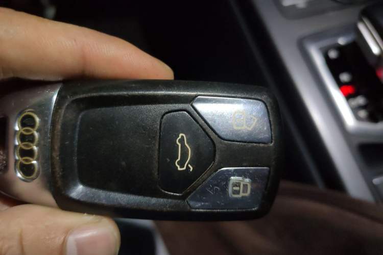 Used Audi Q7 2016 40 TFSI Comfort Model Vehicle Key