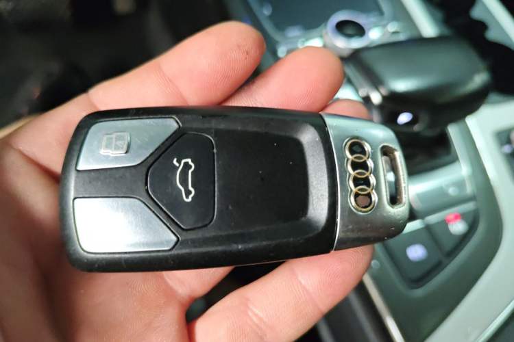Used Audi Q7 2016 40 TFSI Comfort Model Vehicle Key