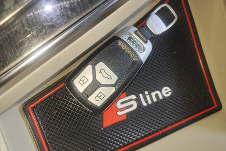 Used Audi Q7 2016 40 TFSI Comfort Model Vehicle Key