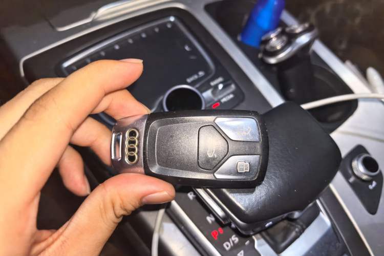 Used Audi Q7 2016 40 TFSI Comfort Model Vehicle Key