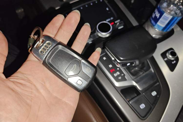 Used Audi Q7 2016 40 TFSI Comfort Model Vehicle Key