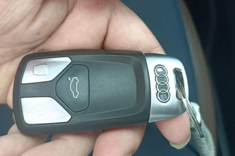 Used Audi Q7 2016 40 TFSI Comfort Model Vehicle Key