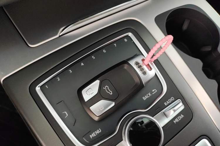 Used Audi Q7 2016 40 TFSI Comfort Model Vehicle Key