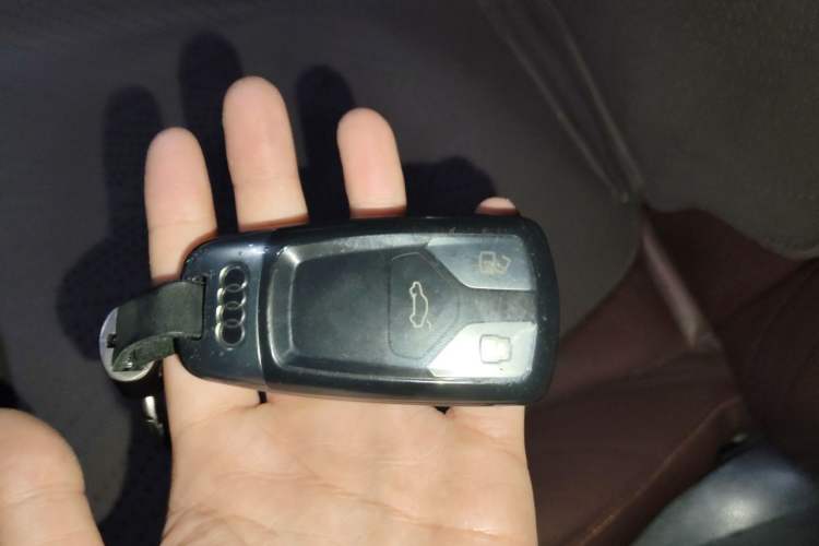 Used Audi Q7 2016 40 TFSI Comfort Model Vehicle Key