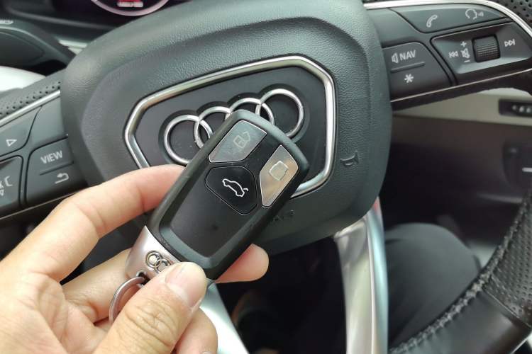 Used Audi Q7 2016 40 TFSI Comfort Model Vehicle Key