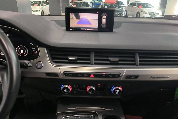 Used Audi Q7 2016 40 TFSI Comfort Model Audio And AC Panel