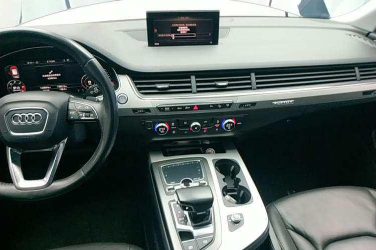 Used Audi Q7 2016 45 TFSI Technology Edition Audio And AC Panel