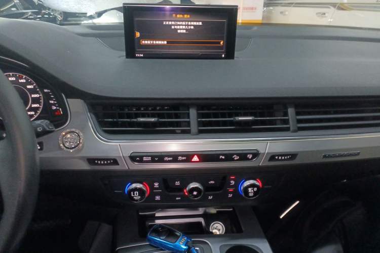 Used Audi Q7 2016 40 TFSI S line Sport Edition Audio And AC Panel