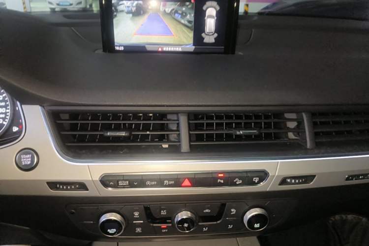 Used Audi Q7 2016 40 TFSI Comfort Model Audio And AC Panel