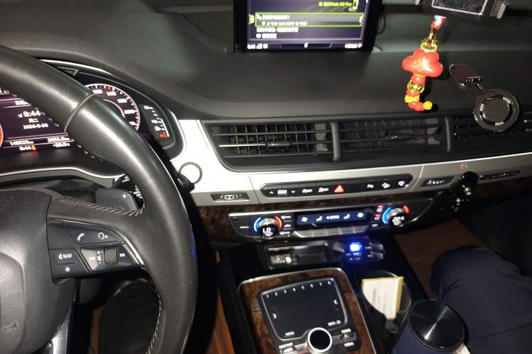 Used Audi Q7 2016 45 TFSI S line Sport Edition Audio And AC Panel