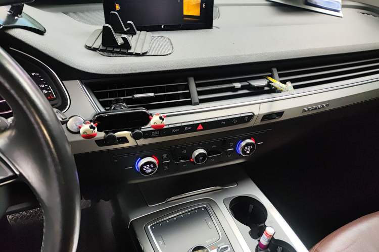Used Audi Q7 2016 40 TFSI S line Sport Edition Audio And AC Panel