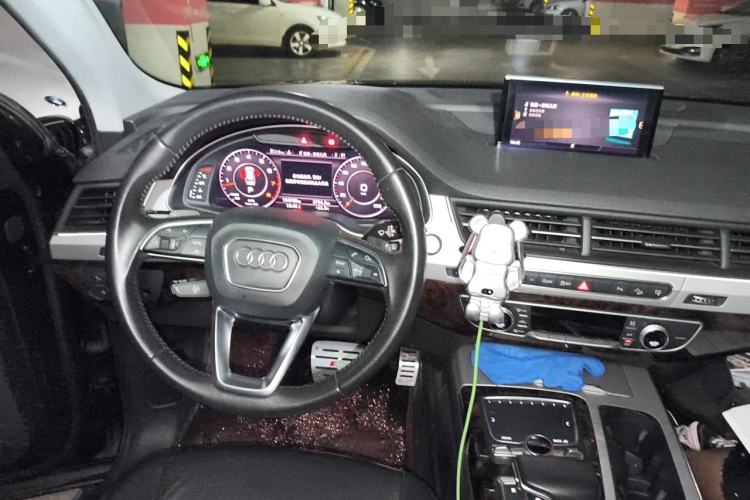 Used Audi Q7  Center Console