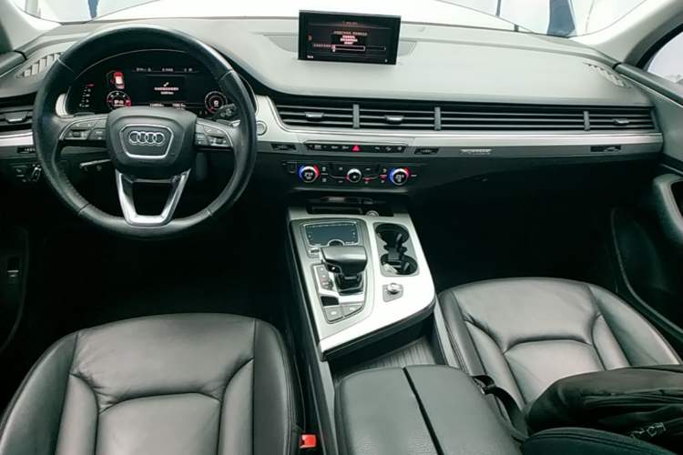 Used Audi Q7 2016 45 TFSI Technology Edition Center Console