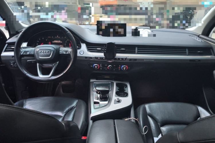 Used Audi Q7 2016 40 TFSI Comfort Model Center Console