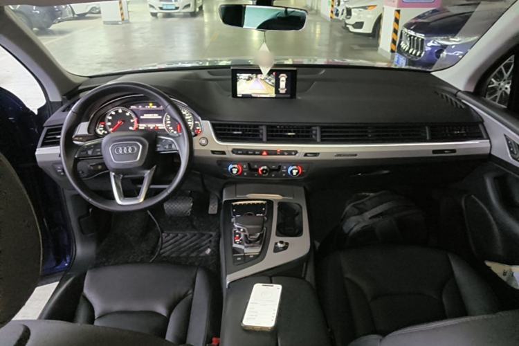 Used Audi Q7 2016 40 TFSI Comfort Model Center Console