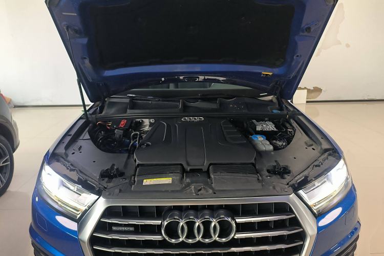 Used Audi Q7 2016 40 TFSI Comfort Model Engine Bay