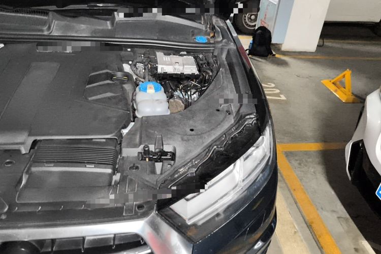 Used Audi Q7  Engine Bay Left
