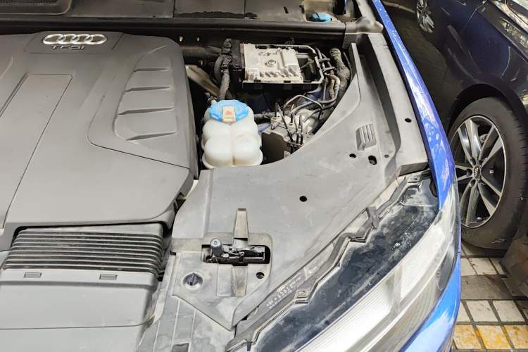 Used Audi Q7 2016 40 TFSI S line Sport Edition Engine Bay Left