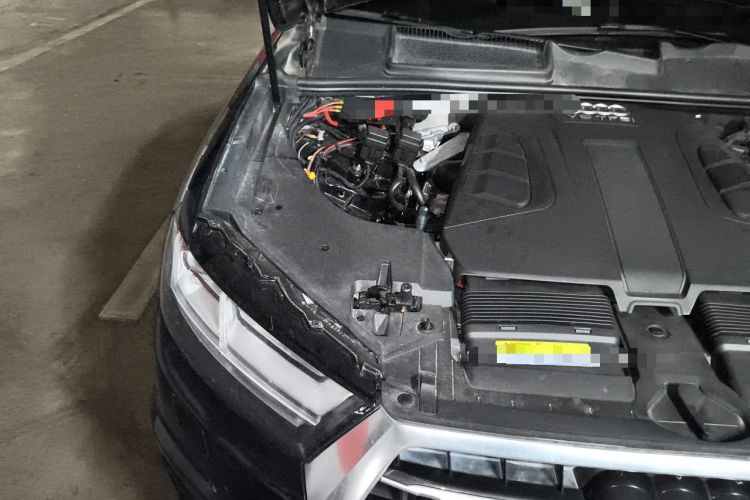 Used Audi Q7  Engine Bay Right