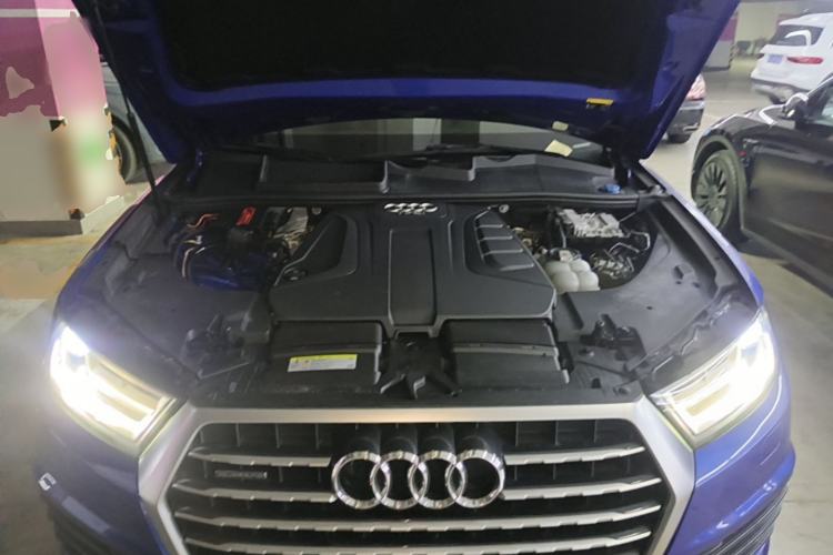 Used Audi Q7 2016 40 TFSI Comfort Model Engine Bay