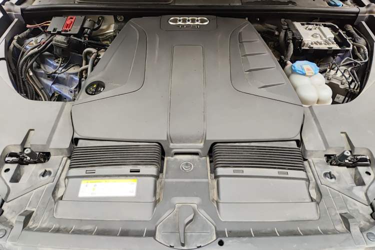 Used Audi Q7 2016 40 TFSI S line Sport Edition Engine Bay