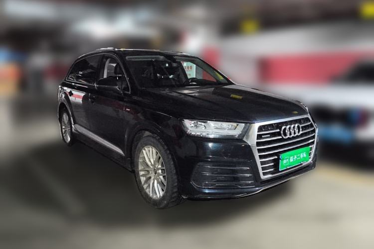 Used Audi Q7  Front Right 45 Deg