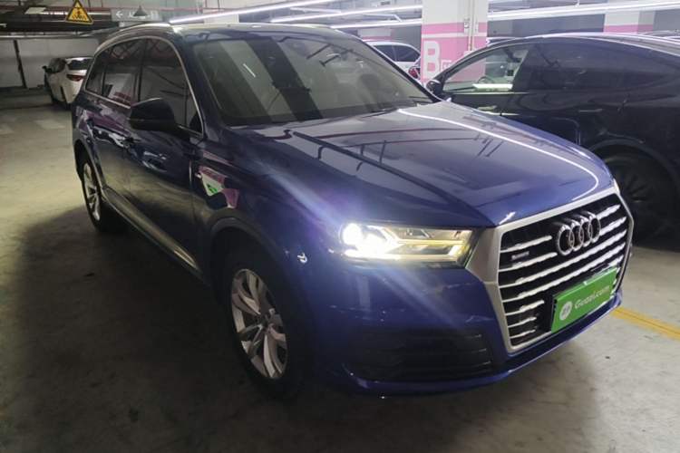 Used Audi Q7 2016 40 TFSI Comfort Model Front Right 45 Deg